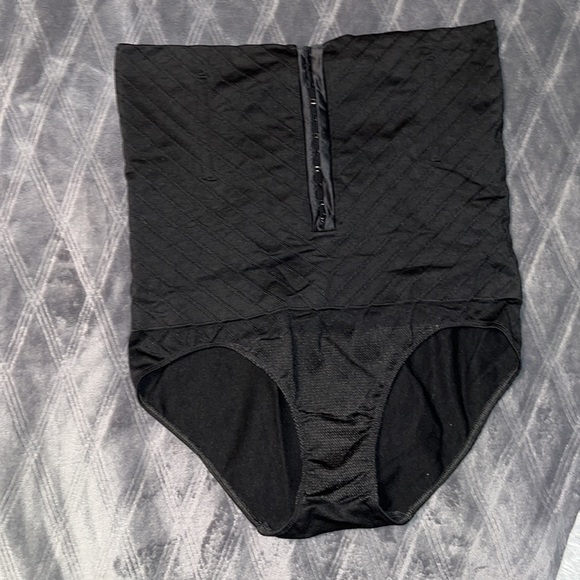 Belly Bandit Csection & Postpartum Recovery Undies - Picture 5 of 9